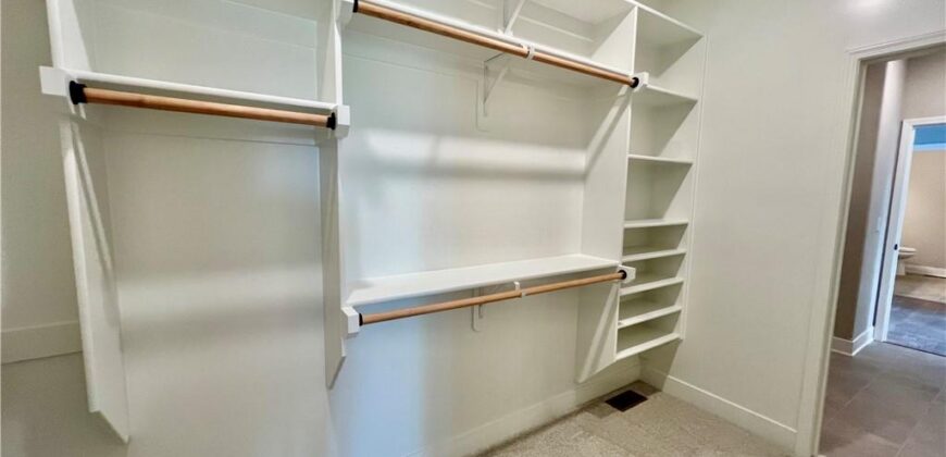 1921 Longview Drive, Liberty, MO 64068