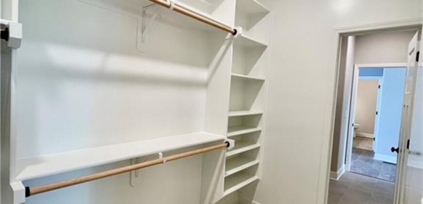 1921 Longview Drive, Liberty, MO 64068