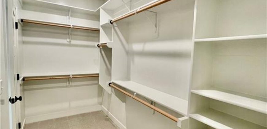 1921 Longview Drive, Liberty, MO 64068