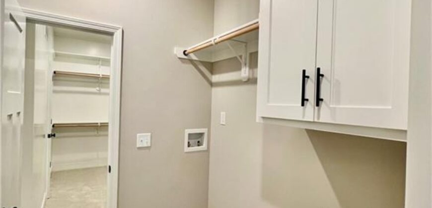 1921 Longview Drive, Liberty, MO 64068