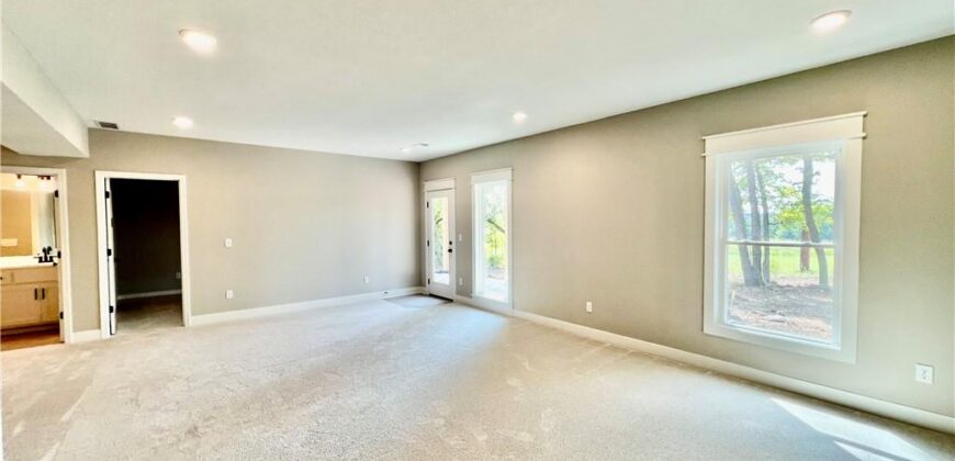 1921 Longview Drive, Liberty, MO 64068