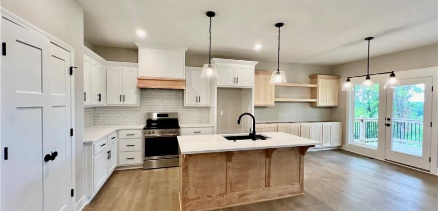 1921 Longview Drive, Liberty, MO 64068