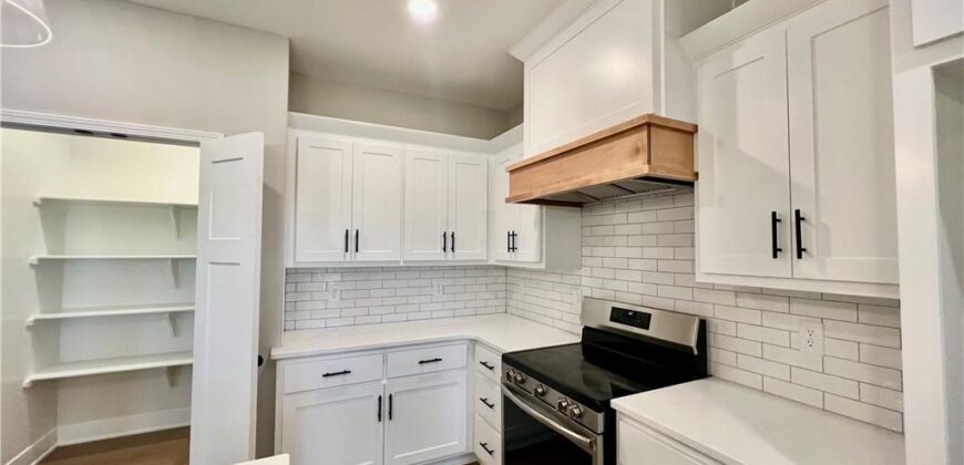 1921 Longview Drive, Liberty, MO 64068