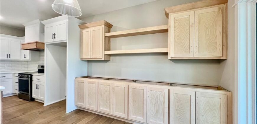 1921 Longview Drive, Liberty, MO 64068