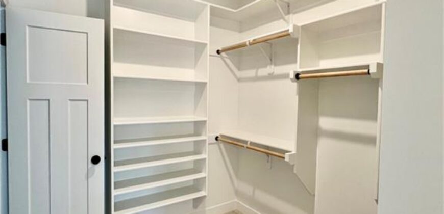 1925 Longview Drive, Liberty, MO 64068