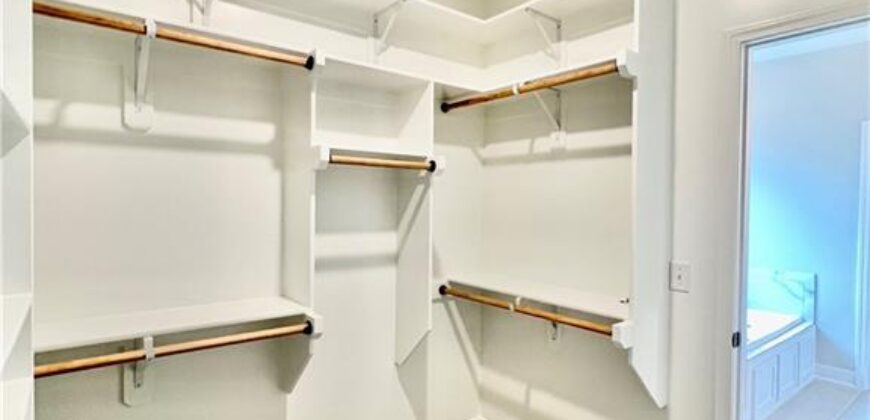 1925 Longview Drive, Liberty, MO 64068