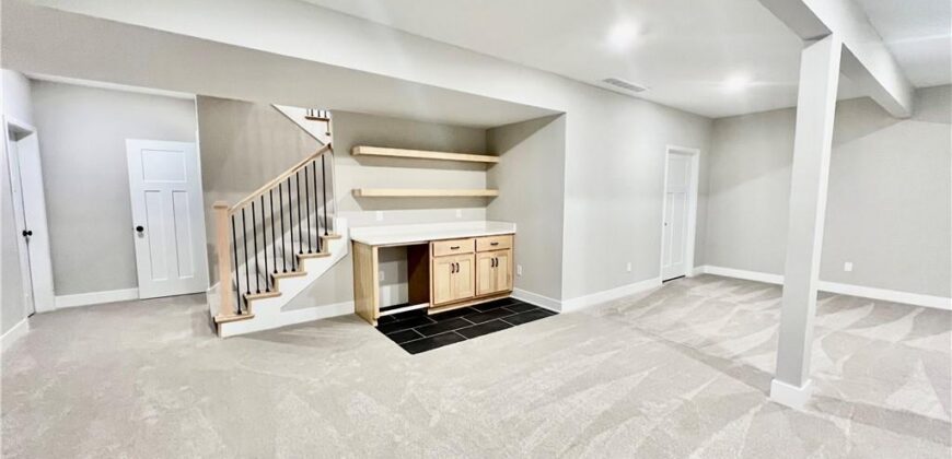 1925 Longview Drive, Liberty, MO 64068