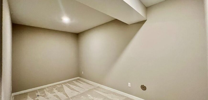 1925 Longview Drive, Liberty, MO 64068