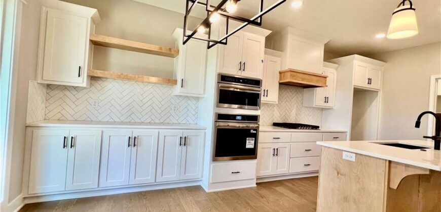 1925 Longview Drive, Liberty, MO 64068