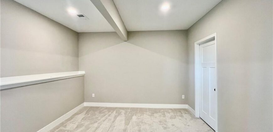 1925 Longview Drive, Liberty, MO 64068