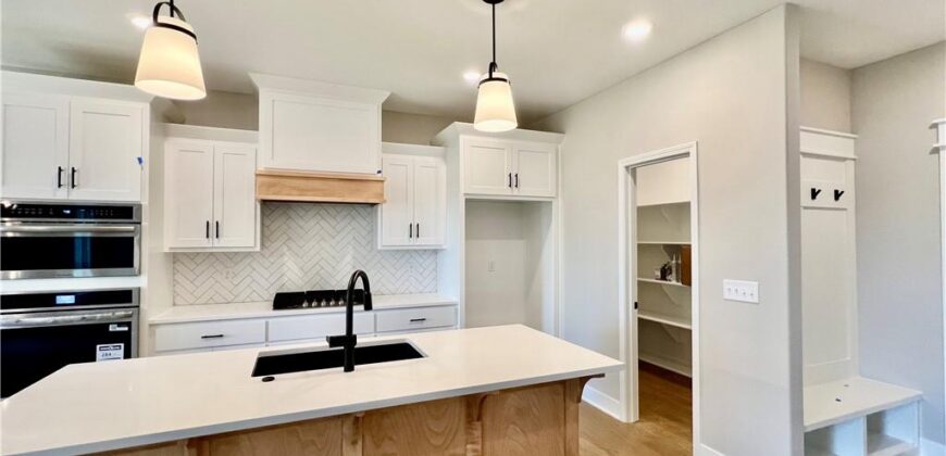 1925 Longview Drive, Liberty, MO 64068