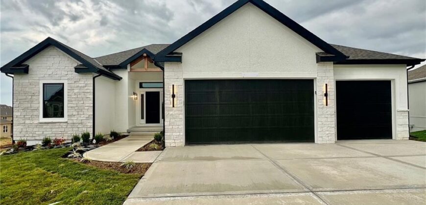 1925 Longview Drive, Liberty, MO 64068