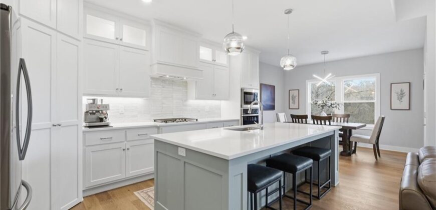 13426 Terrace Park Drive, Parkville, MO 64152