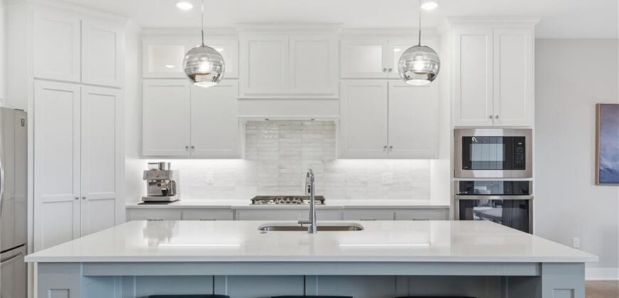 13426 Terrace Park Drive, Parkville, MO 64152