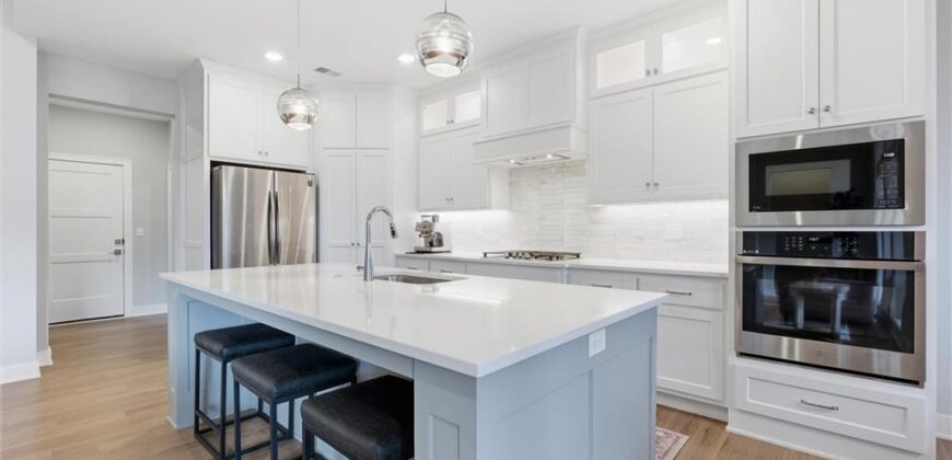 13426 Terrace Park Drive, Parkville, MO 64152