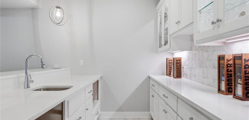 13426 Terrace Park Drive, Parkville, MO 64152