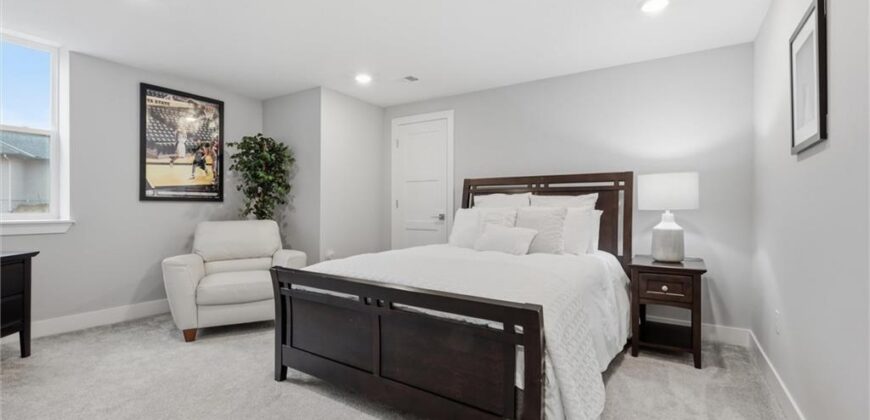 13426 Terrace Park Drive, Parkville, MO 64152