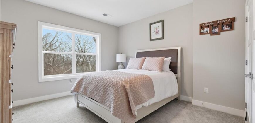 13426 Terrace Park Drive, Parkville, MO 64152