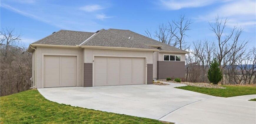 13426 Terrace Park Drive, Parkville, MO 64152