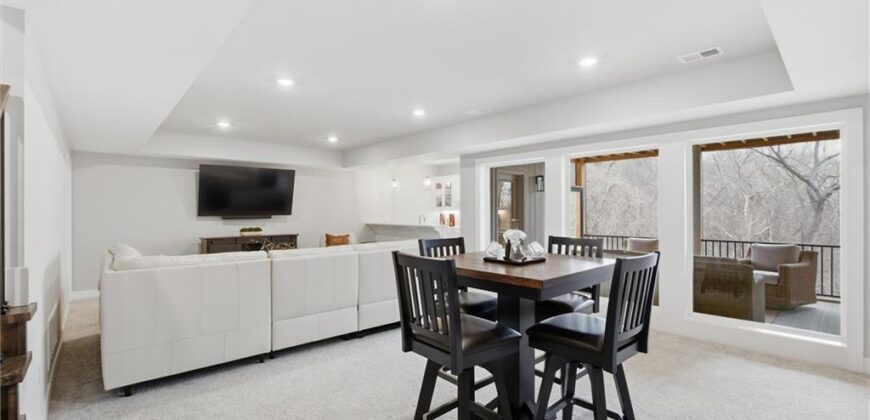 13426 Terrace Park Drive, Parkville, MO 64152