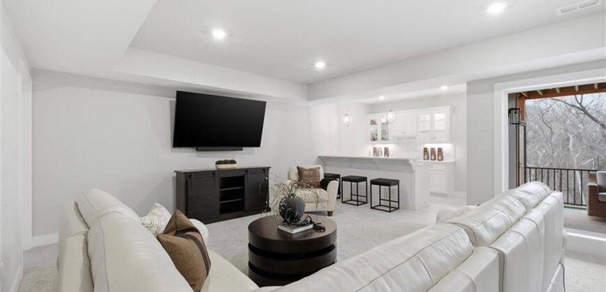 13426 Terrace Park Drive, Parkville, MO 64152