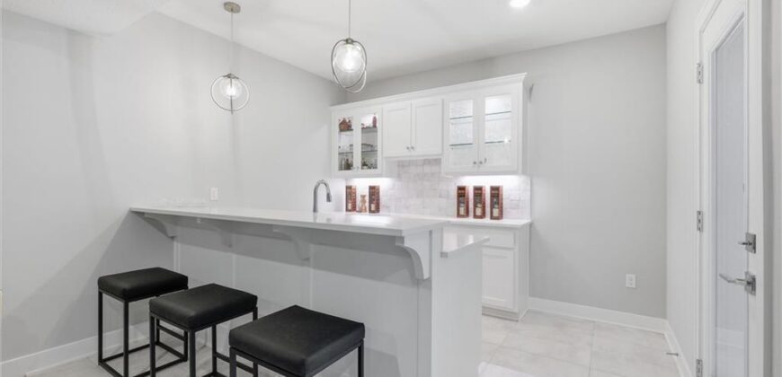 13426 Terrace Park Drive, Parkville, MO 64152