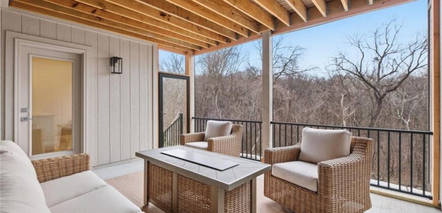 13426 Terrace Park Drive, Parkville, MO 64152