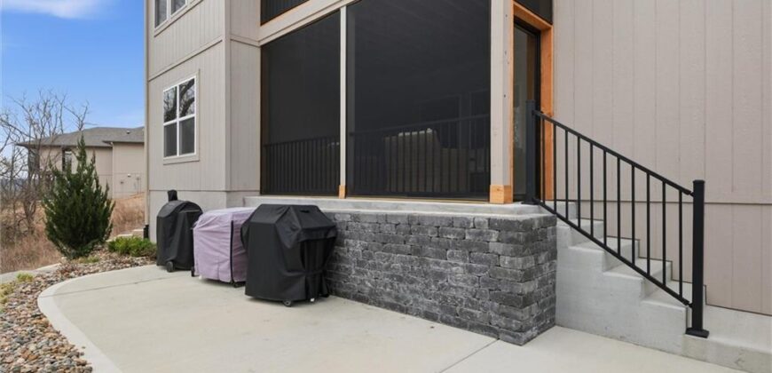 13426 Terrace Park Drive, Parkville, MO 64152