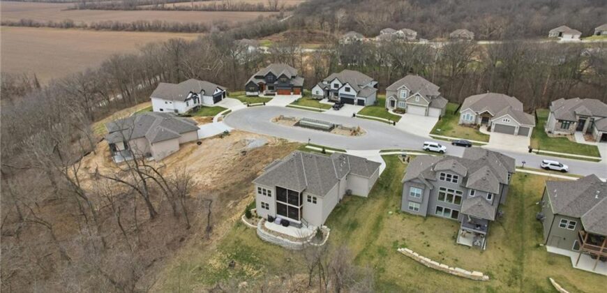 13426 Terrace Park Drive, Parkville, MO 64152