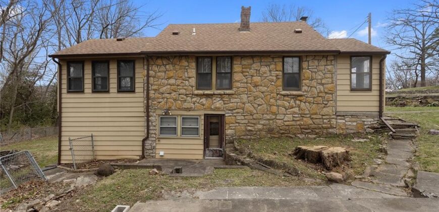 3550 NW Edgewater Trail, Kansas City, MO 64151