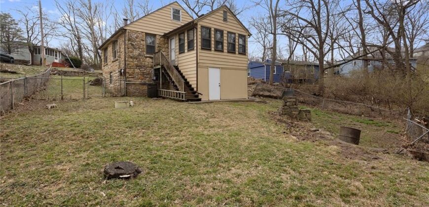 3550 NW Edgewater Trail, Kansas City, MO 64151