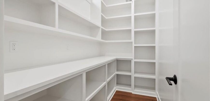 4800 NW Huonker Court, Riverside, MO 64150