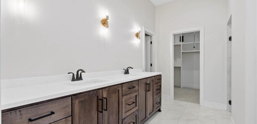 4800 NW Huonker Court, Riverside, MO 64150