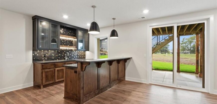 4800 NW Huonker Court, Riverside, MO 64150