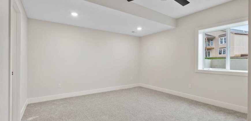 4800 NW Huonker Court, Riverside, MO 64150