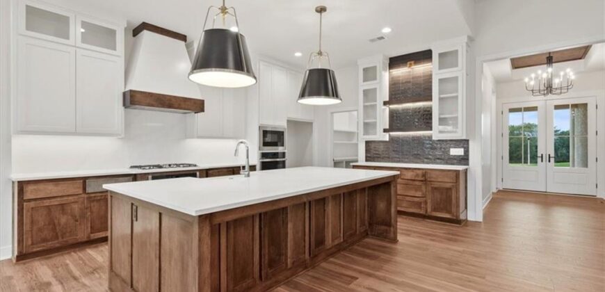 13458 Terrace Park Drive, Parkville, MO 64152