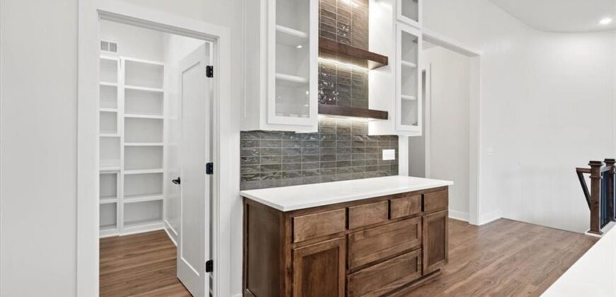 13458 Terrace Park Drive, Parkville, MO 64152