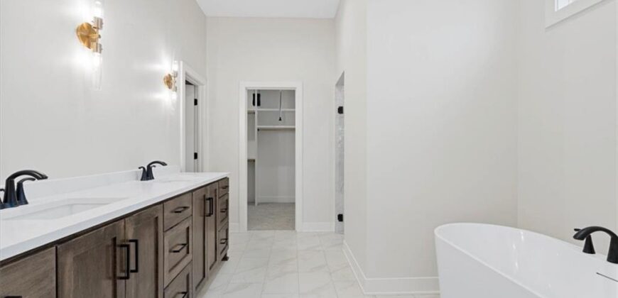 13458 Terrace Park Drive, Parkville, MO 64152