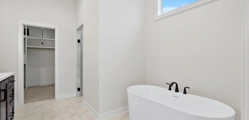 13458 Terrace Park Drive, Parkville, MO 64152