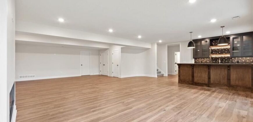 13458 Terrace Park Drive, Parkville, MO 64152