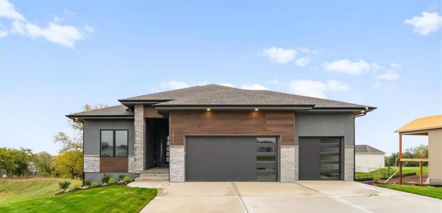 13458 Terrace Park Drive, Parkville, MO 64152