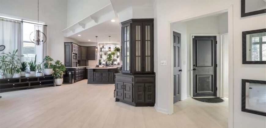 5929 N Mattox Road, Kansas City, MO 64151