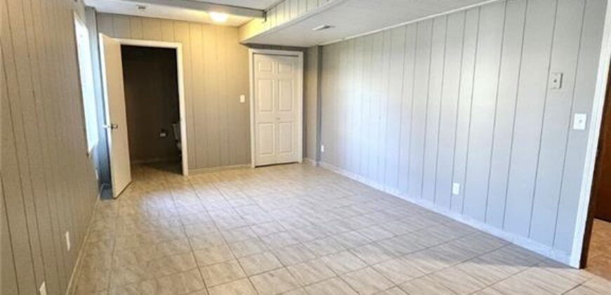 1300 NE 80th Street, Kansas City, MO 64118