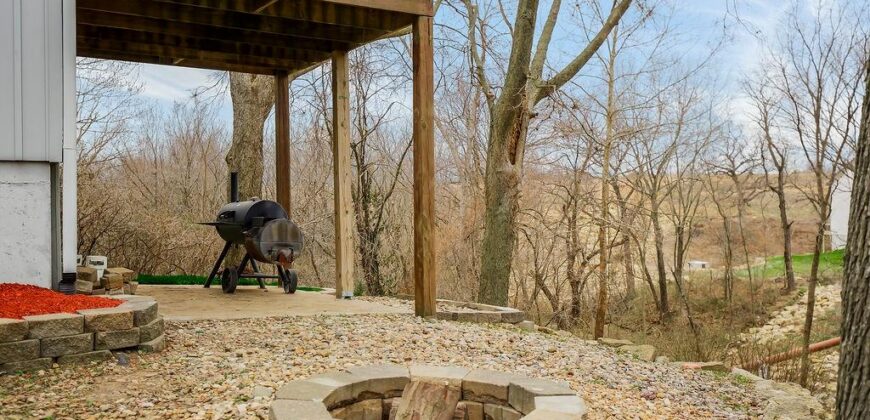 104 Gilliland Circle, Smithville, MO 64089