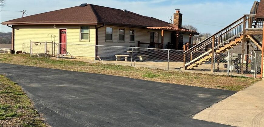 11017 NW Crooked Road, Kansas City, MO 64152