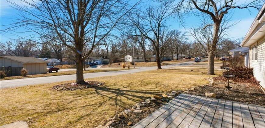 1002 NE 62nd St N/A, Gladstone, MO 64118