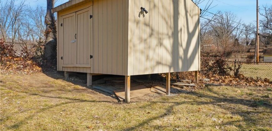 1002 NE 62nd St N/A, Gladstone, MO 64118