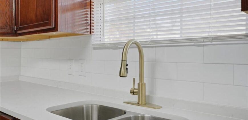 1002 NE 62nd St N/A, Gladstone, MO 64118