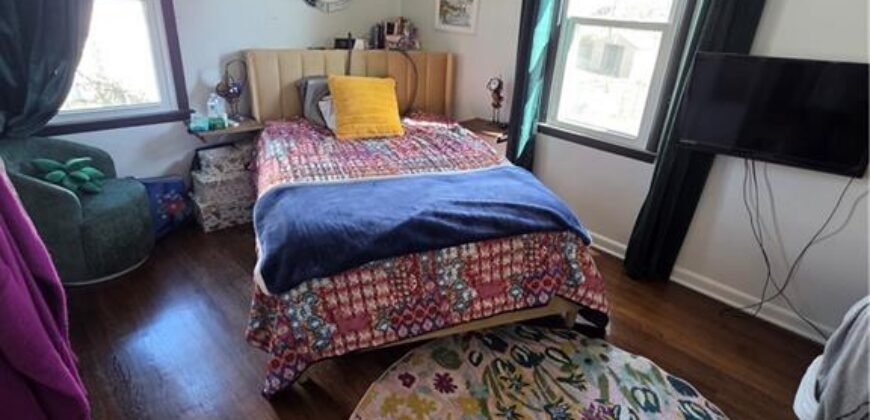 1911 NE 55TH Street, Kansas City, MO 64118