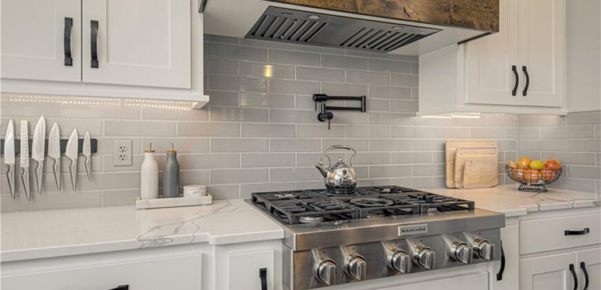 2002 Foxtail Point, Kearney, MO 64060